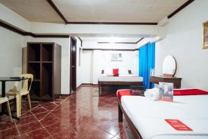 RedDoorz @Downtown Bacolod