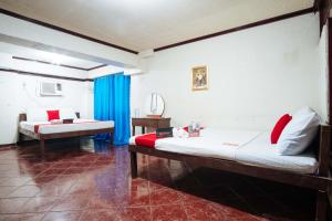 RedDoorz @Downtown Bacolod