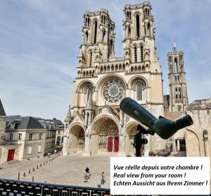 Logis du Parvis ***Face Cathédrale in front of the Cathedral***