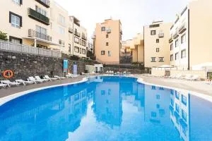 Tropical Views by Sunkeyrents - Callao Salvaje