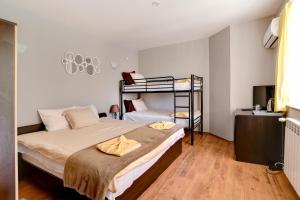 Quadruple Room with Balcony room in Guest House Slunchev Cviat