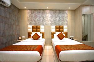 Hotel Galaxy Inn !! 5 Min From Nemcare Hospital !!