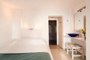 Regina Mare-Adults Only Hotel Santorini Greece