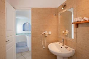 Regina Mare-Adults Only Hotel Santorini Greece