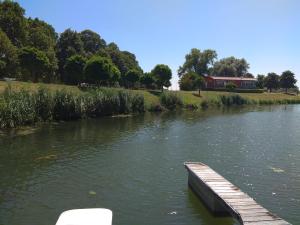 Bateaux-hotels Cottage insolite option jacuzzi Seurre proche Beaune vue panoramique sur l'eau : photos des chambres