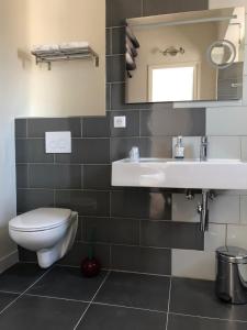 Hotels Hotel Courbet : photos des chambres
