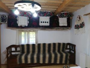 Three-Bedroom Townhouse room in Căsuța din Gradina