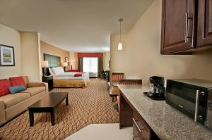 Holiday Inn Express Hotel and Suites Pearsall by IHG