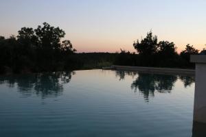 Maisons de vacances Maison calme, 4ch/7pers, avec piscine a debordement : photos des chambres