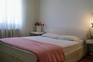 Comfy central flat