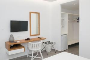 Standard Double or Twin Room Semi-basement room in casabella