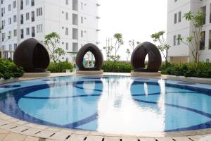Simply 2BR with Pool View Bassura City Apartment By Travelio