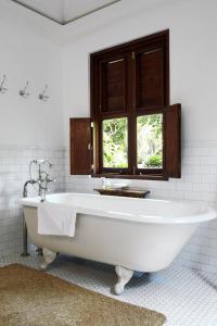 Round Hill Hotel & Villas