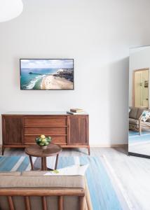 Mid-Mod Retro Private Studio & Pool