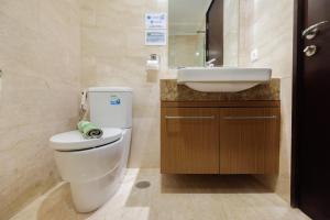 Luxurious Studio at Menteng Park Apartment By Travelio