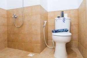 Cozy Studio Apartment Connected to Mall at Green Pramuka City By Travelio