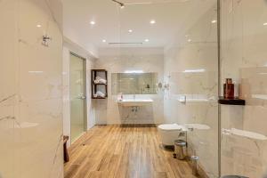 F & S LOUNGE SUITES