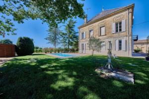 Luxurious Wine Estate Saint-Emilion Grand Cru with private swimming pool