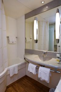 Hotels Novotel Aix-en-Provence Beaumanoir : Chambre Familiale