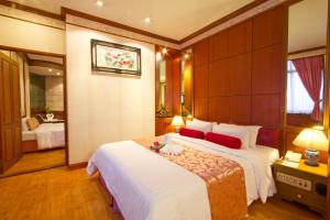 Junior Suite room in Chinatown Hotel