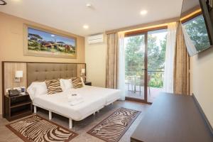 Junior Suite with Terrace room in Hotel Admiral Casino & Lodge