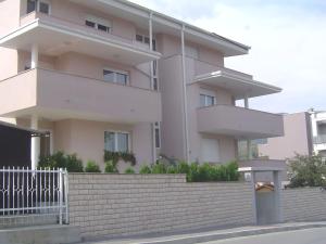 Apartmani Almica 