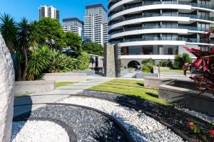 21 Elizabeth Ave, Broadbeach QLD 4218, Australia.