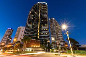 21 Elizabeth Ave, Broadbeach QLD 4218, Australia.