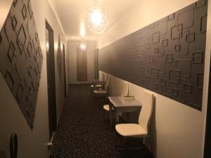 Hotels Le Dauphin Bleu : photos des chambres