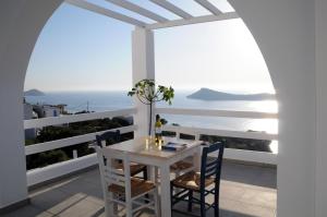 3 Bed Villa - Sleeps 6 - Terrace - Sea View