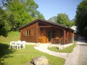 Campings LES CHALETS DE MONTORGUEIL : photos des chambres