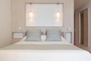 Premium Room with Sea View room in Hotel Palia Maria Eugenia