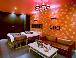 Hotel Christmas Night at the Opera (Love Hotel)