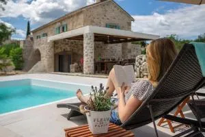 Vila na Kamenu - Dobrinj