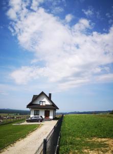 DOMEK W GÓRACH I NAD JEZIOREM CZORSZTYŃSKIM
