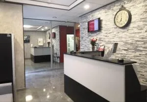 摩登酒店 - 圣但尼