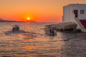 Beach Suite Syrma Milos Greece