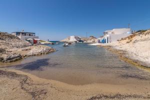 Beach Suite Syrma Milos Greece