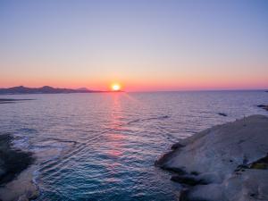 Beach Suite Syrma Milos Greece