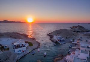 Beach Suite Syrma Milos Greece