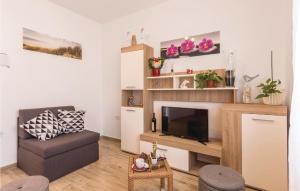 2 Bedroom Gorgeous Apartment In Liznjan 