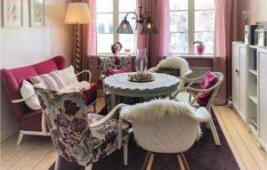 Lovely Home In Sollebrunn With Wifi