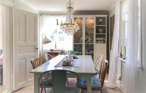 Lovely Home In Sollebrunn With Wifi