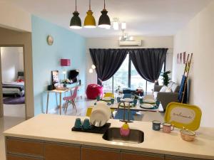 SetiaWalk {BIG GROUP} 2CARPARK 3ROOM WIFI 5min LRT