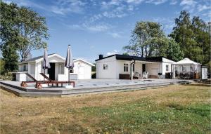 Awesome Home In Lttorp With 3 Bedrooms, Wifi And Private Swimming Pool