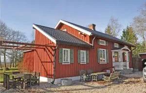 Lovely Home In Mellerud With Kitchen - Brålanda