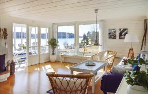 Three-Bedroom Holiday Home In Brastad