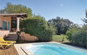 Maisons de vacances Awesome home in Roussillon with 3 Bedrooms, WiFi and Outdoor swimming pool : photos des chambres