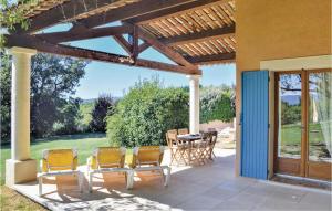 Maisons de vacances Awesome home in Roussillon with 3 Bedrooms, WiFi and Outdoor swimming pool : photos des chambres