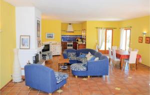 Maisons de vacances Awesome home in Roussillon with 3 Bedrooms, WiFi and Outdoor swimming pool : photos des chambres